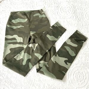 PINK Victoria’s Secret Leggings Joggers Camo Sz XS EUC Like new
